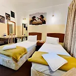 Queens Hotel Next Sabkha Bus Station