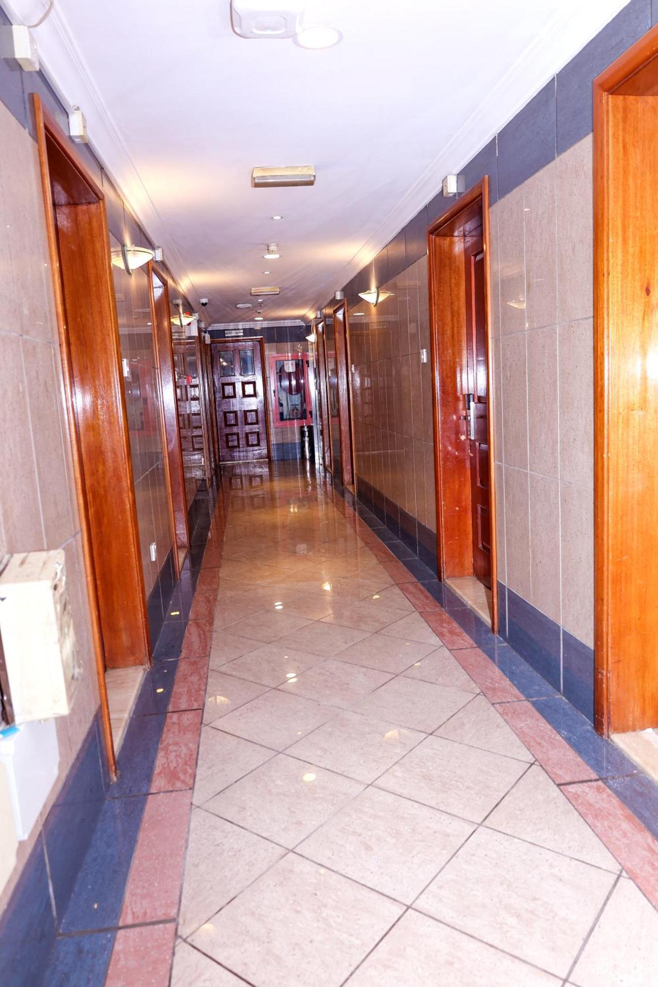 Hotel Queens Next Sabkha Bus Station 2*