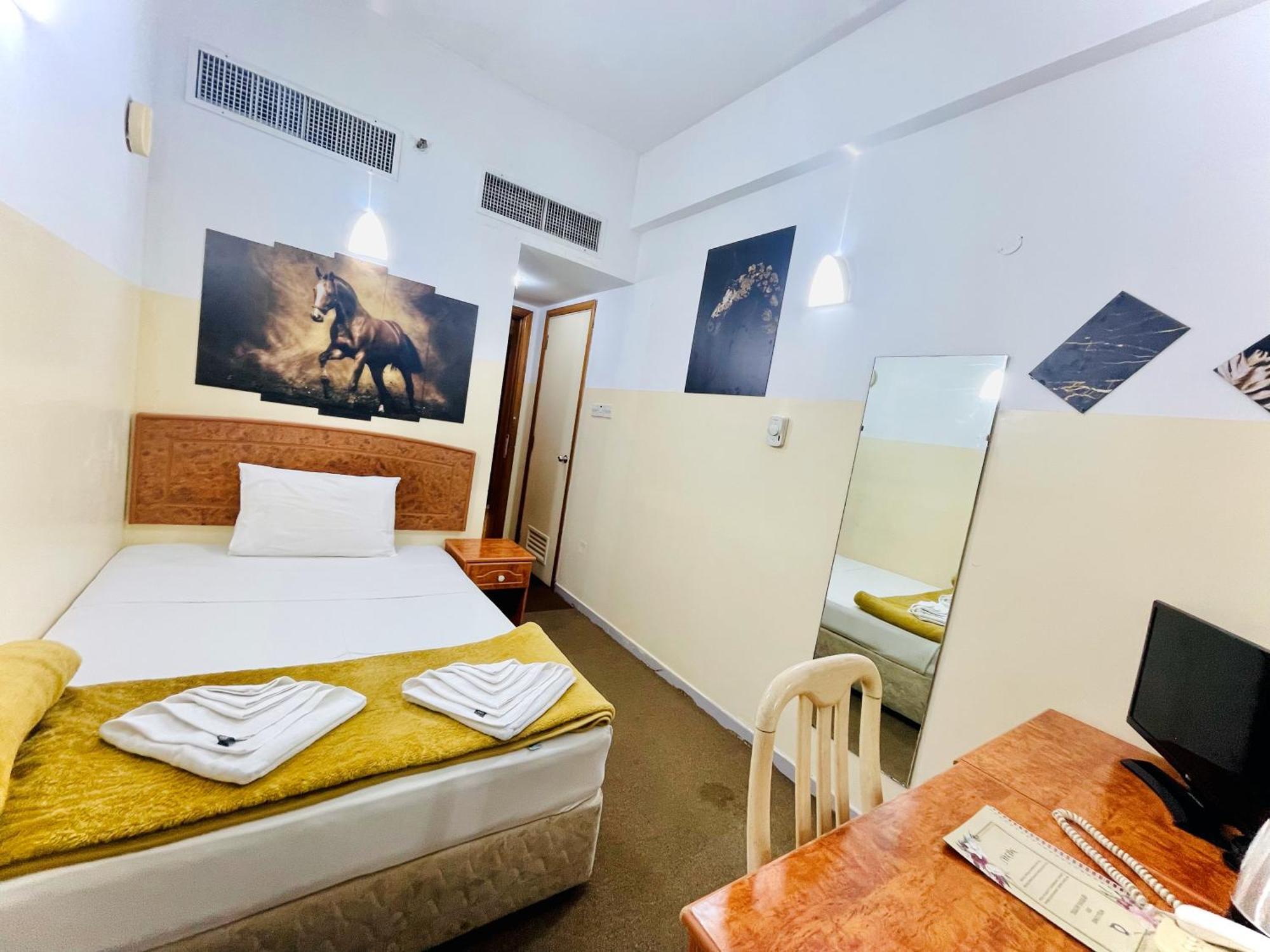 Queens Next Sabkha Bus Station Hotel 2*