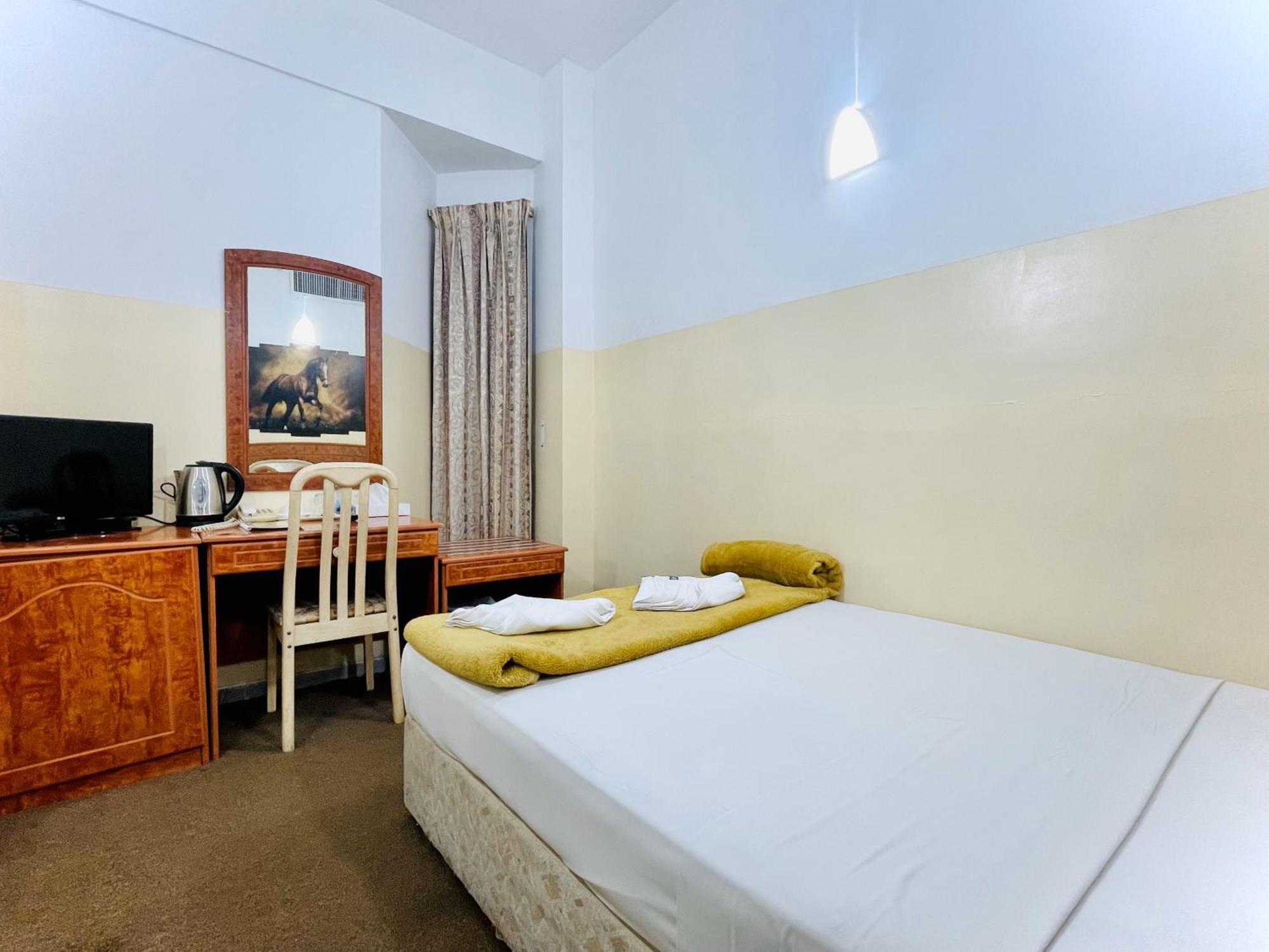 Hotel Queens Next Sabkha Bus Station 2*