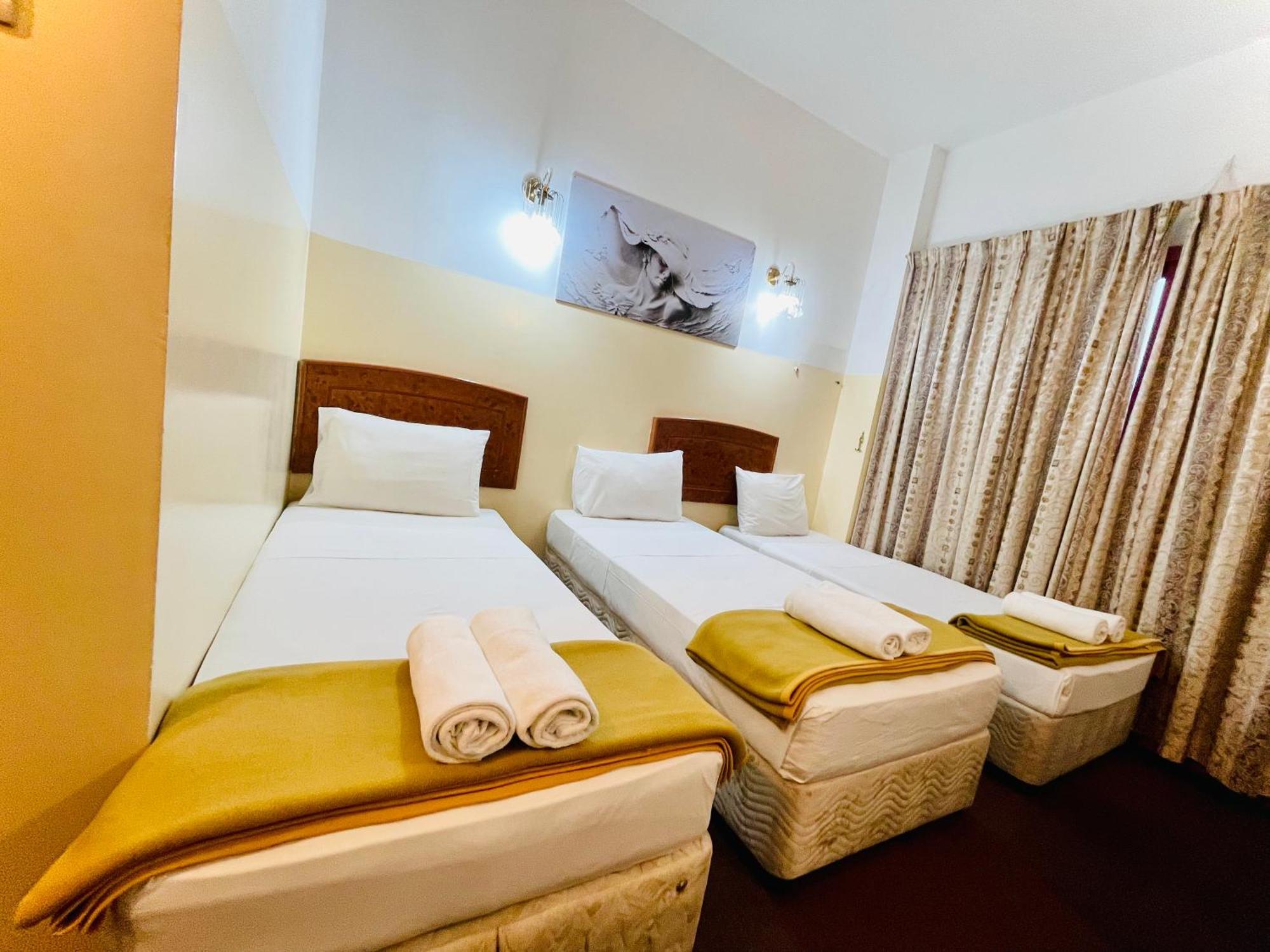 Hotel Queens Next Sabkha Bus Station